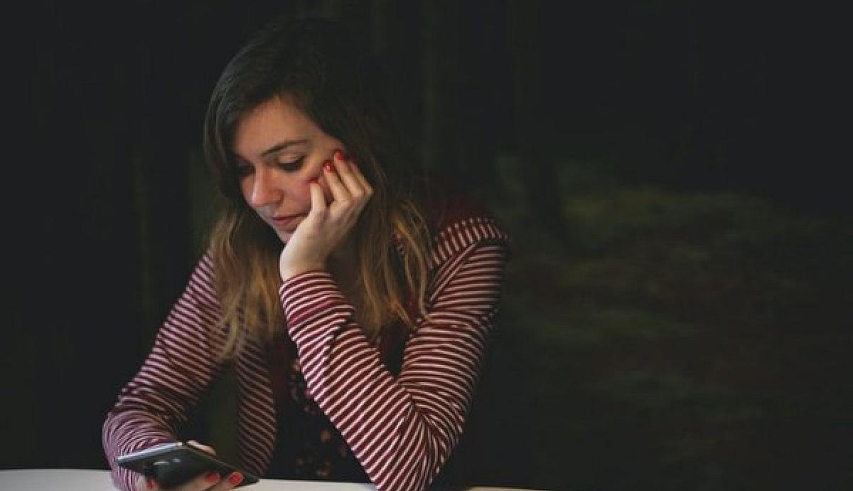 Ngaku Udah Move On Tapi Masih Stalking? Ini Saatnya Detox Mantan!