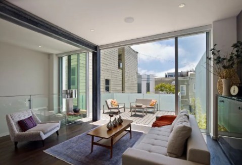 Inspirasi Taman Outdoor di Balkon Lantai 2 Minimalis