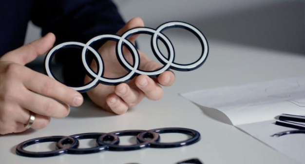 Audi mengubah merek dengan logo datar yang "jauh lebih modern"