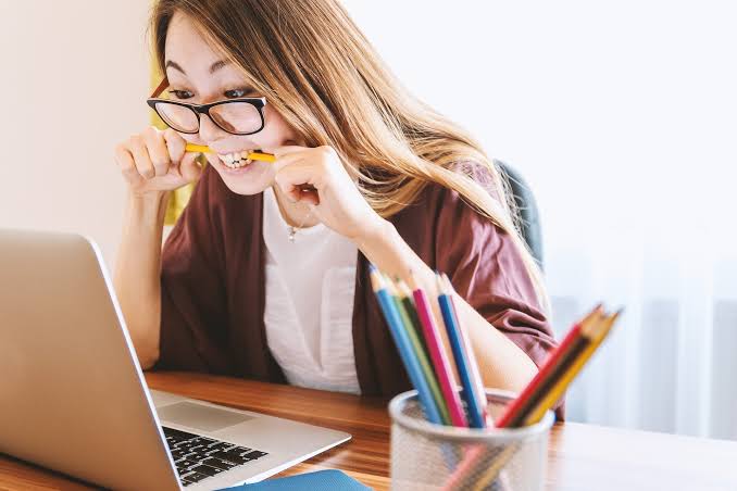 Tips bagi mahasiswa DKV yang kesulitan menyusun skripsi atau laporan TA