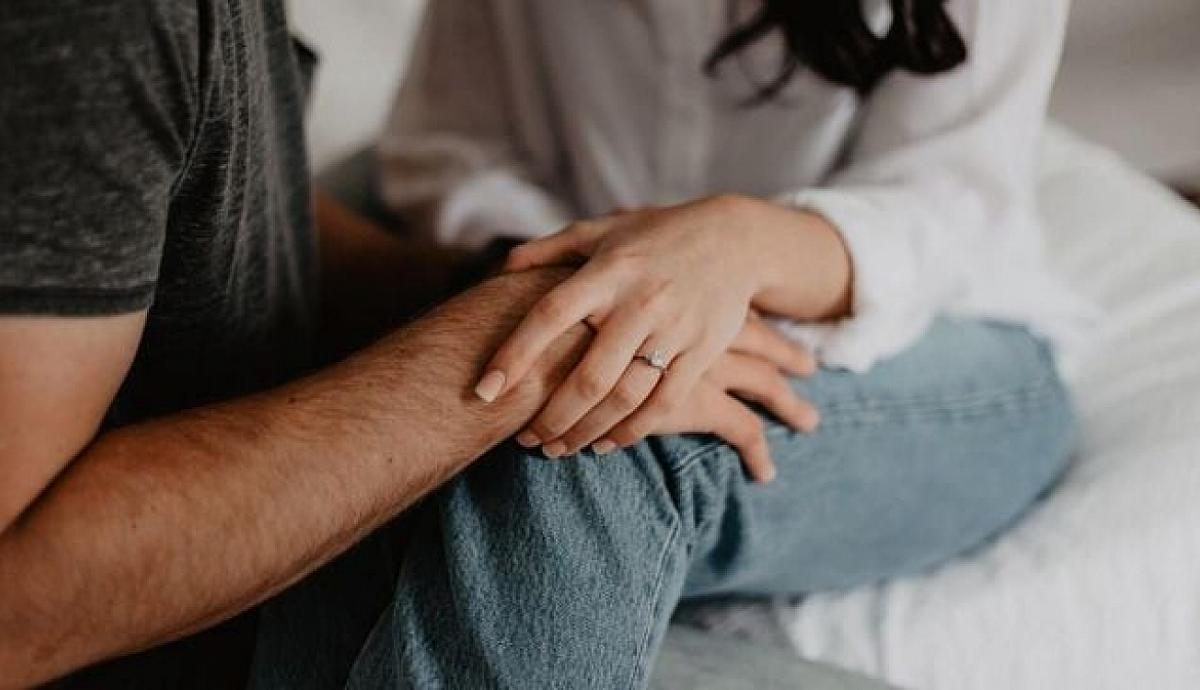 Di Antara Dua Ekstrem: Hubungan dengan Pasangan Misterius vs. Pasangan Posesif
