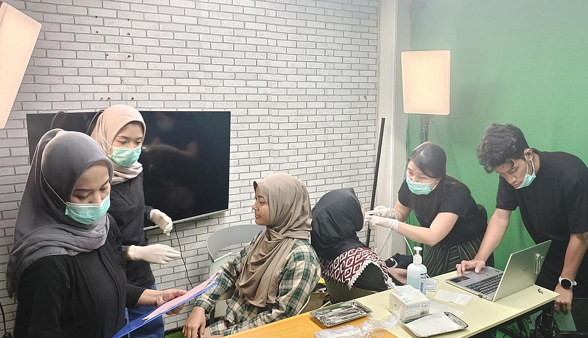 Universitas STEKOM Ajak Penerima Beasiswa Golden Ticket Jaga Kesehatan Gigi Lewat Pemeriksaan di Kantor Toploker.com