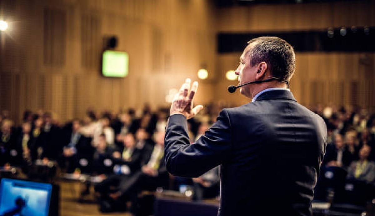 4 Dasar Public Speaking Yang Wajib Anda Kuasai