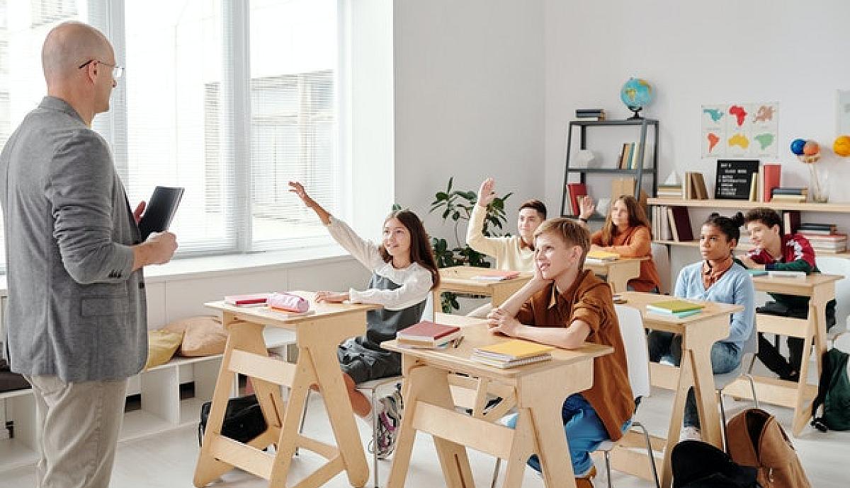 Peran Teacherpreneur Dalam Meningkatkan Standar Proses Pembelajaran Di Sekolah
