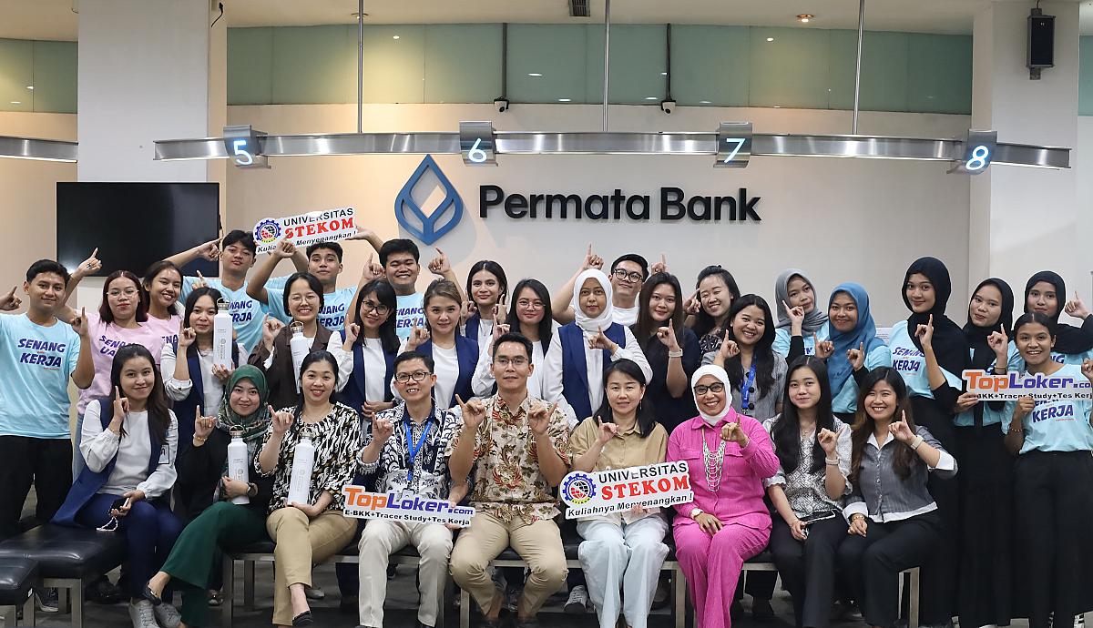 Universitas STEKOM Selenggarakan Pelatihan Bahasa Isyarat di Bank Permata Semarang