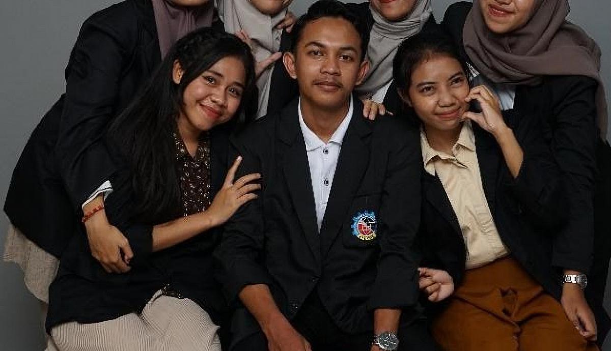 Penghargaan Mahasiswa dalam Inspiring Student Series ke-12 Universitas STEKOM dengan Naskah Karya “Antara Kerja atau Kuliah: Bersyukur Bisa Mendapatkan Keduanya”