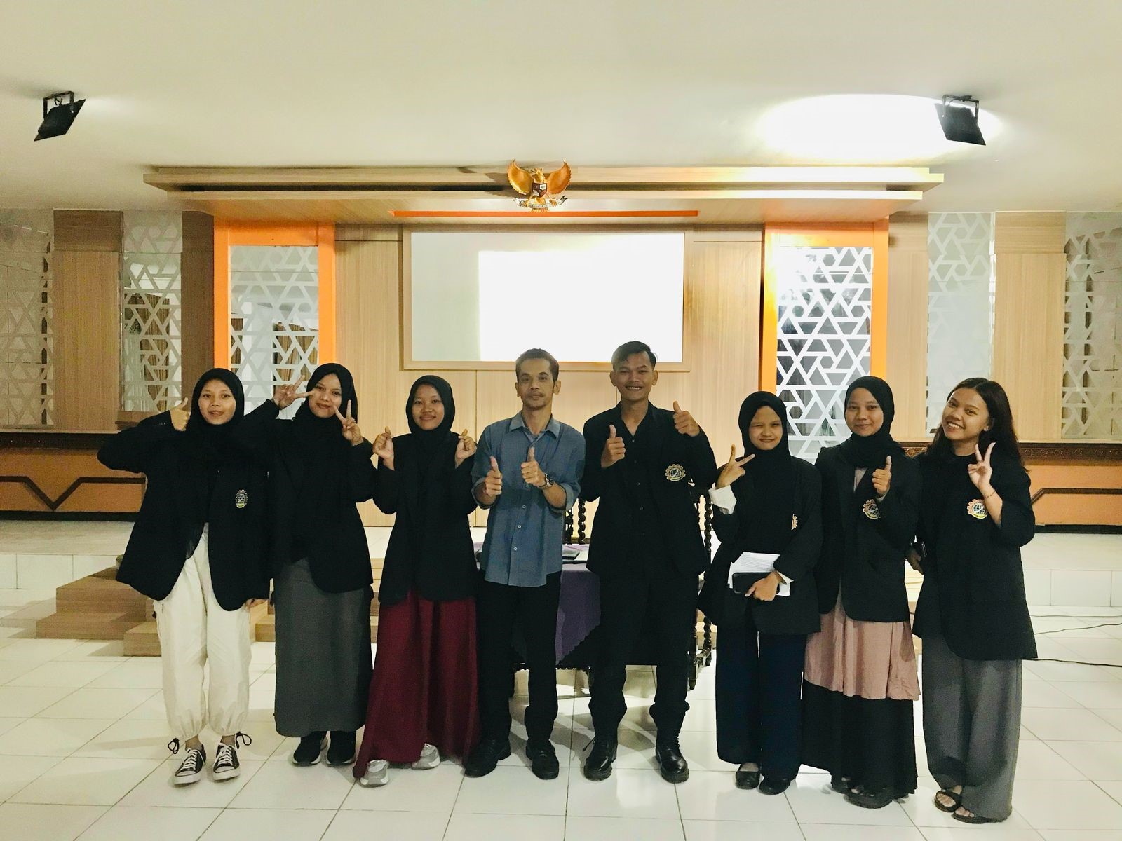 Penghargaan Mahasiswa dalam Inspiring Student Series ke-12 Universitas STEKOM dengan Naskah Karya “Berani Mandiri, Berani Bermimpi”