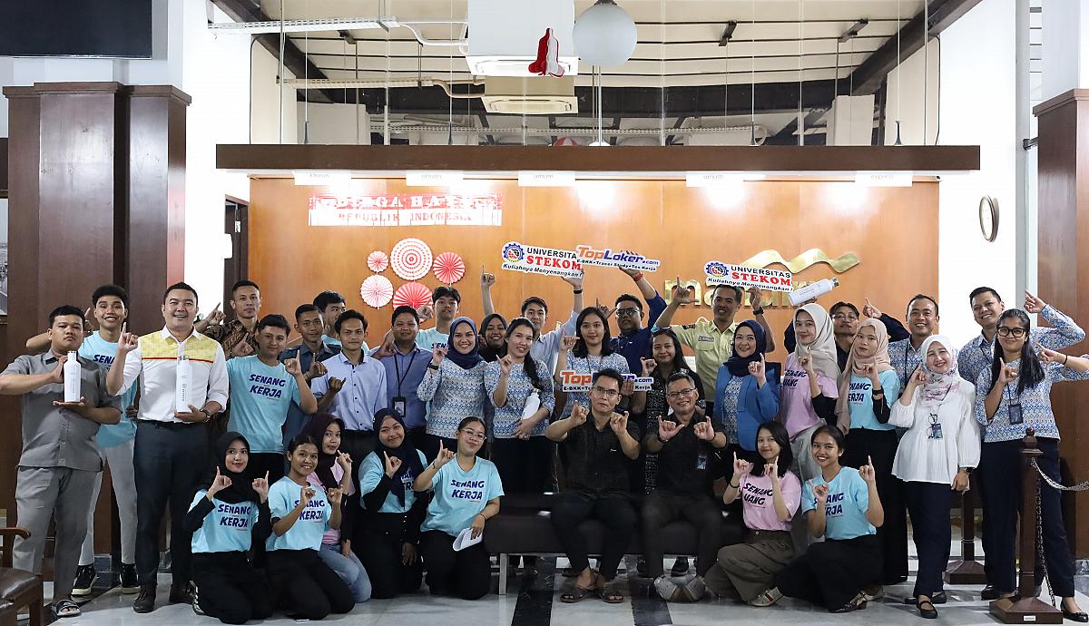Universitas STEKOM Gelar Pelatihan Bahasa Isyarat di Bank Mandiri KCP Mpu Tantular Semarang