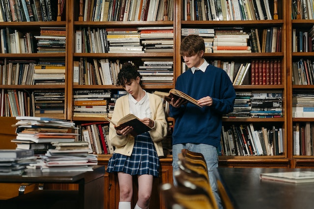 5 Perbedaan Pendidikan Vokasi dengan Sarjana
