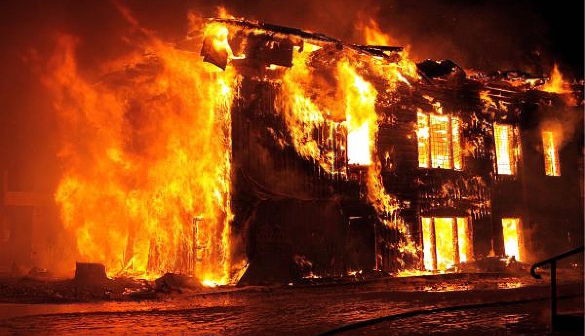 Ruang Praktek Fisika Kampus C UNAIR Terbakar Diduga Korsleting Listrik