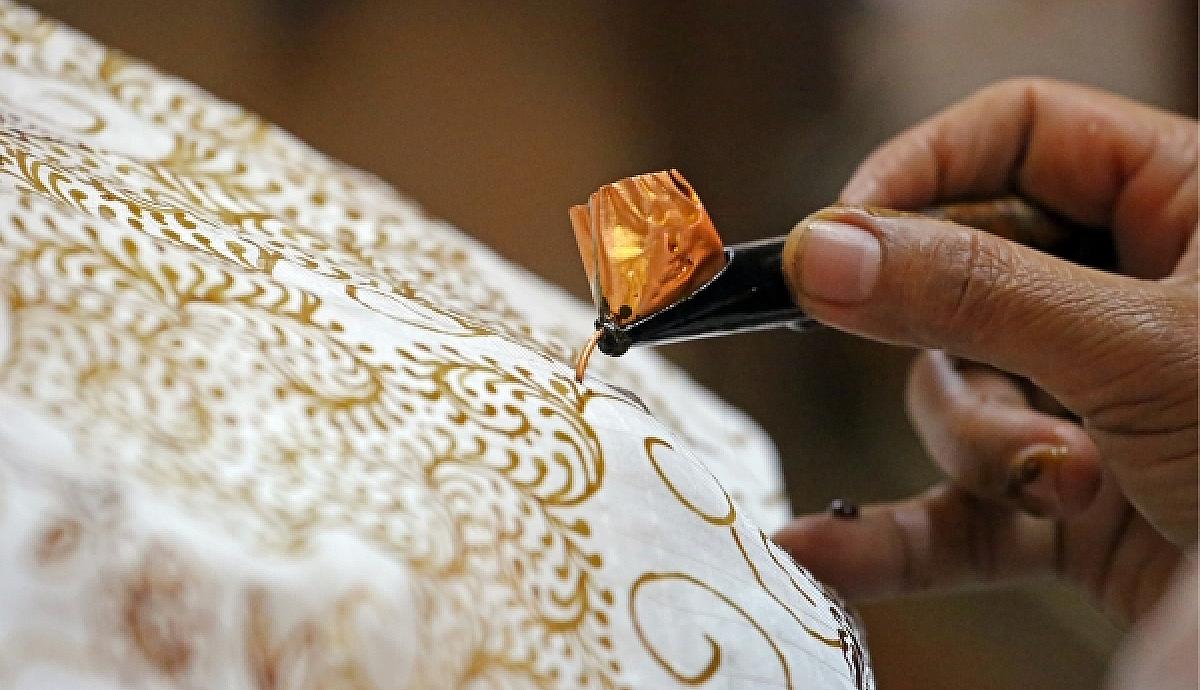 Hari Batik Nasional 2025 sebagai Momentum Pelestarian Budaya