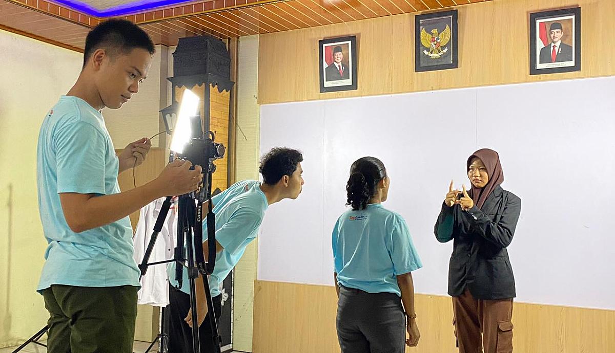 Universitas STEKOM Fasilitasi Pembuatan Video CV bagi Siswa SLB Negeri Ungaran
