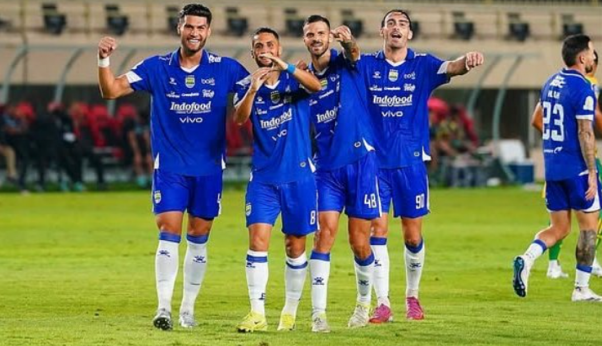 Persib Bandung Raih Kemenangan 2-0 atas Persis Solo dalam BRI Super League 2025/26