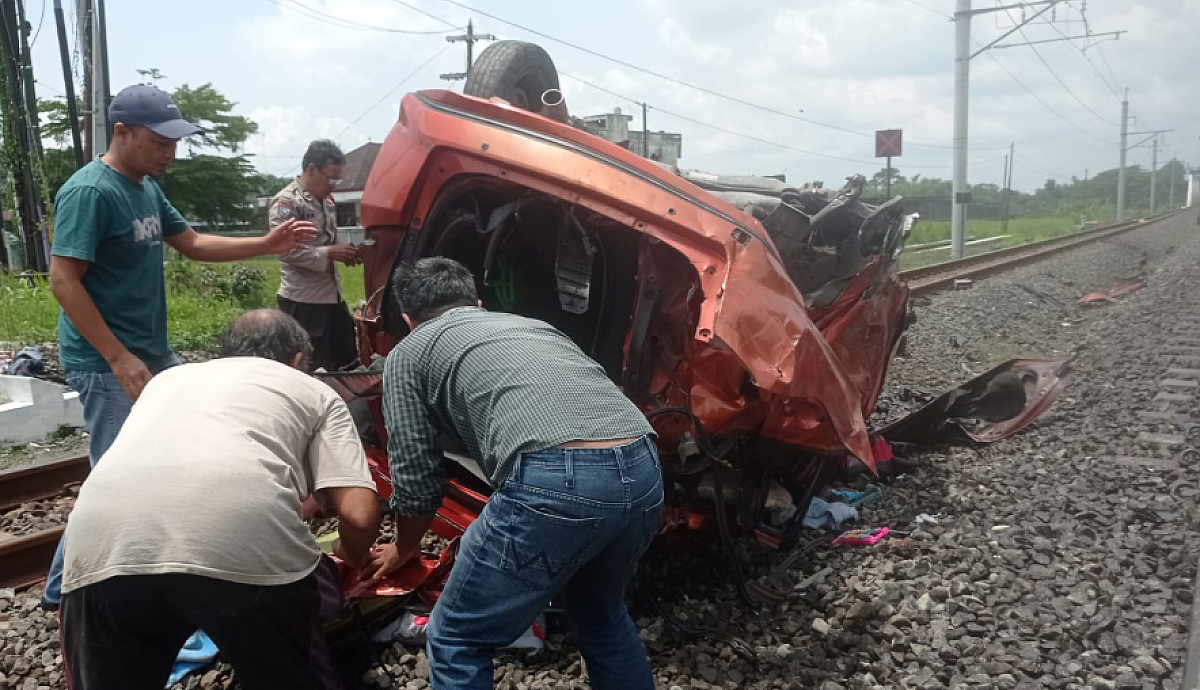 Kecelakaan Kereta di Prambanan Tewaskan Tiga Orang dan Lukai Beberapa Korban