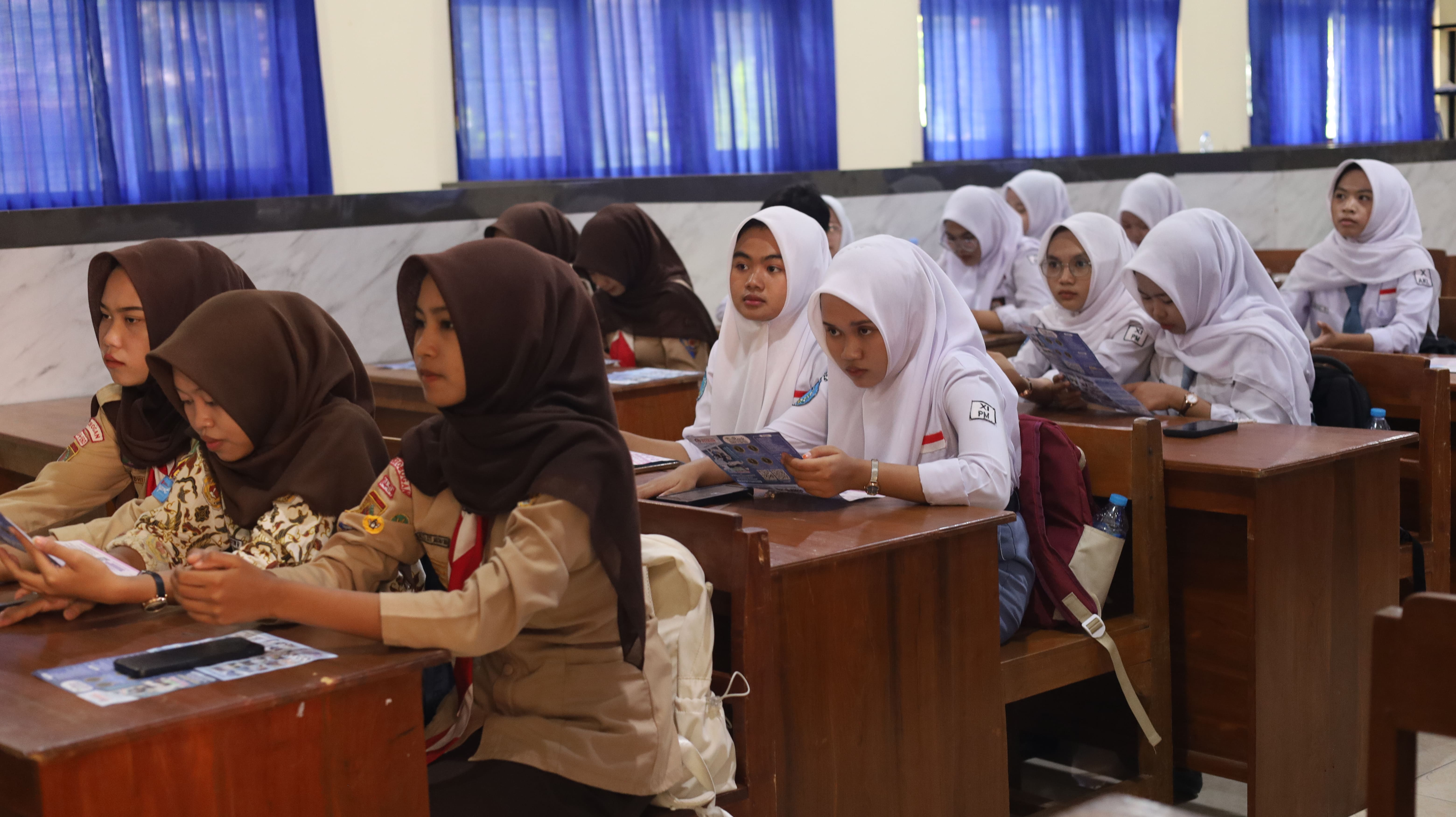 Beasiswa Kuliah Universitas STEKOM untuk MA Miftahut Tullab Kabupaten Grobogan
