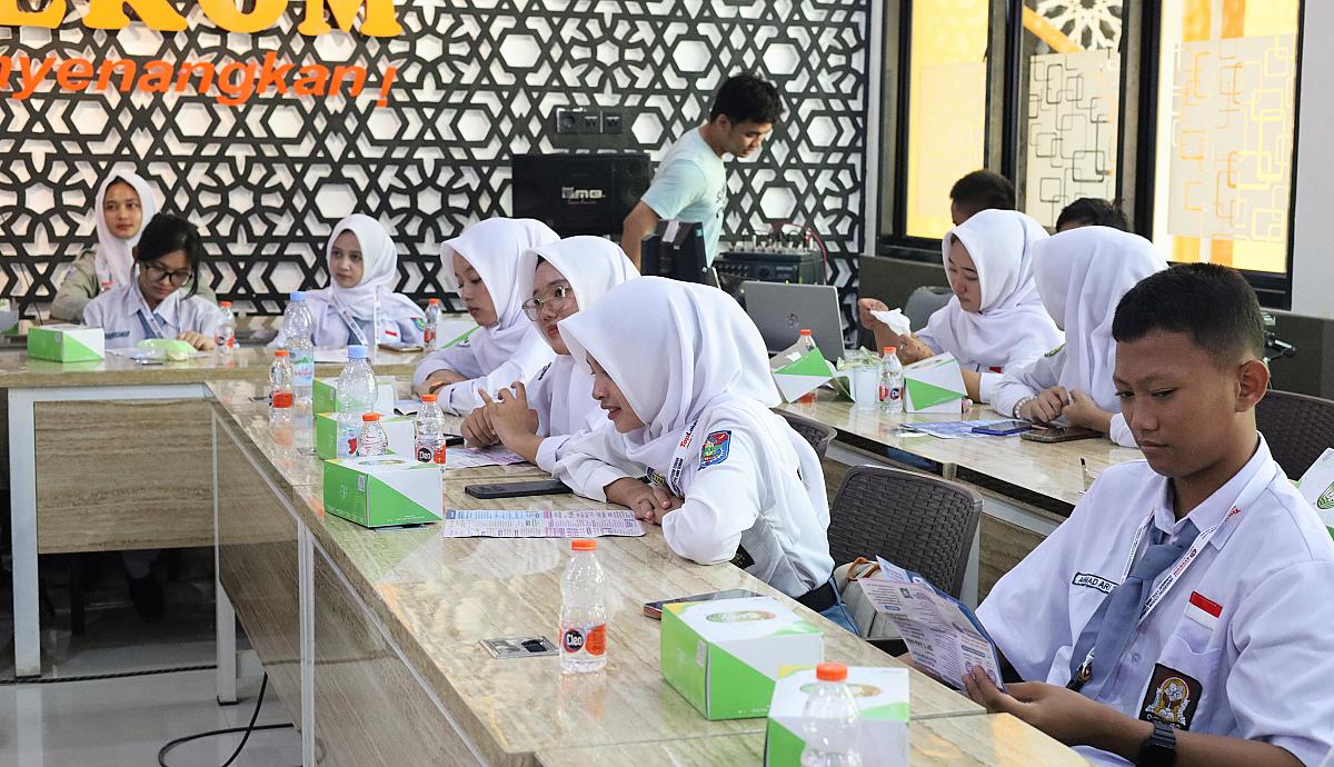 Beasiswa Kuliah Universitas STEKOM untuk SMK NU 01 Kendal Kabupaten Kendal