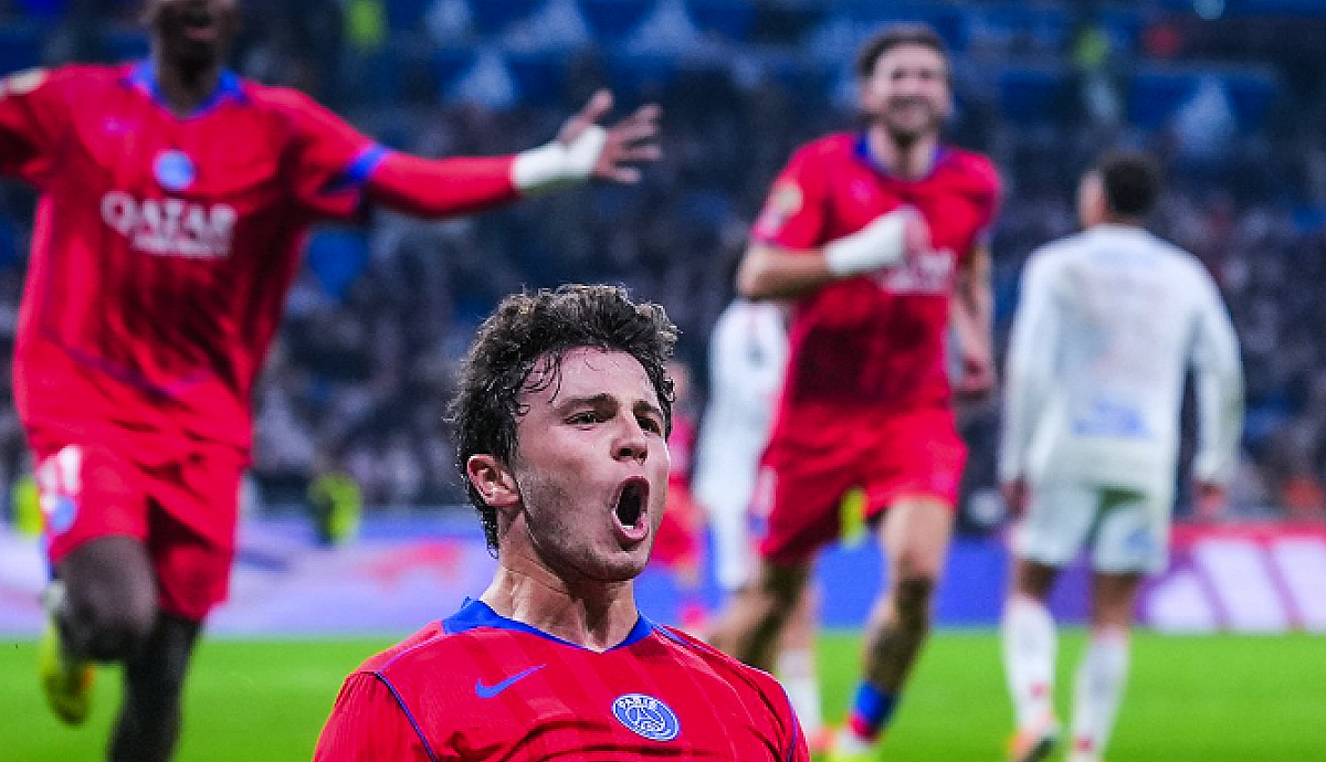 PSG Raih Kemenangan Dramatis 3-2 Atas Lyon di Penghujung Laga