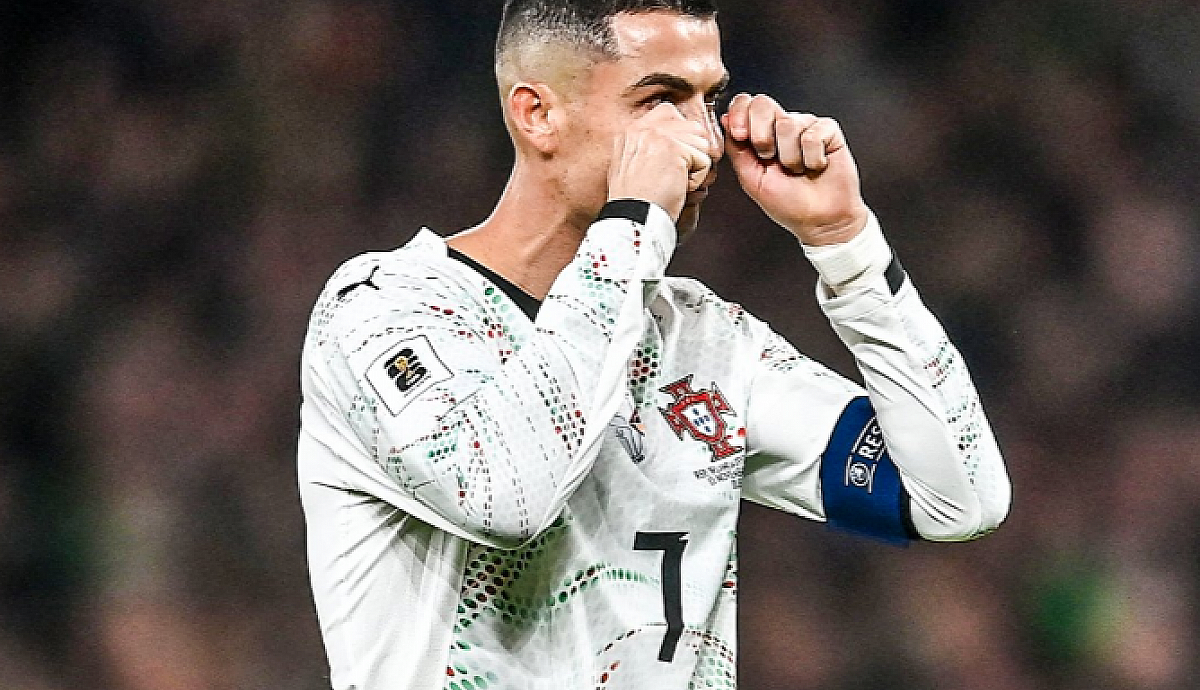 Irlandia Hantam Portugal 2-0, Ronaldo Kartu Merah