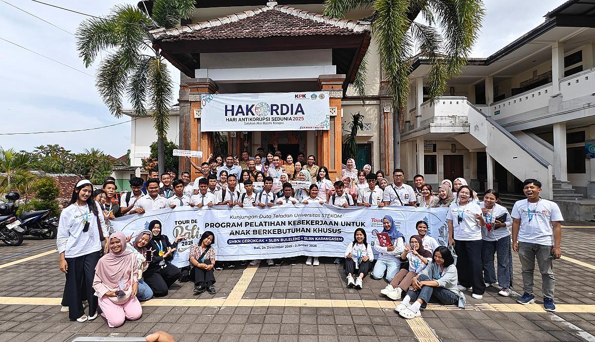 Bangun Kedekatan dan Kesiapan Kerja, Universitas STEKOM Hadirkan Program Kakak Asuh dan Duta Inklusi di SLB Negeri 1&2 Buleleng