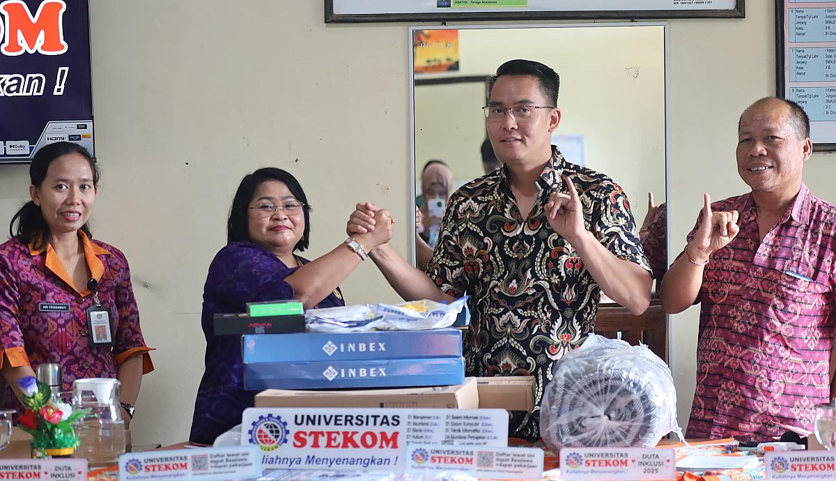 Universitas STEKOM Serahkan Hibah Sarana dan Tetapkan Duta Kebekerjaan di SLB Negeri Karangasem