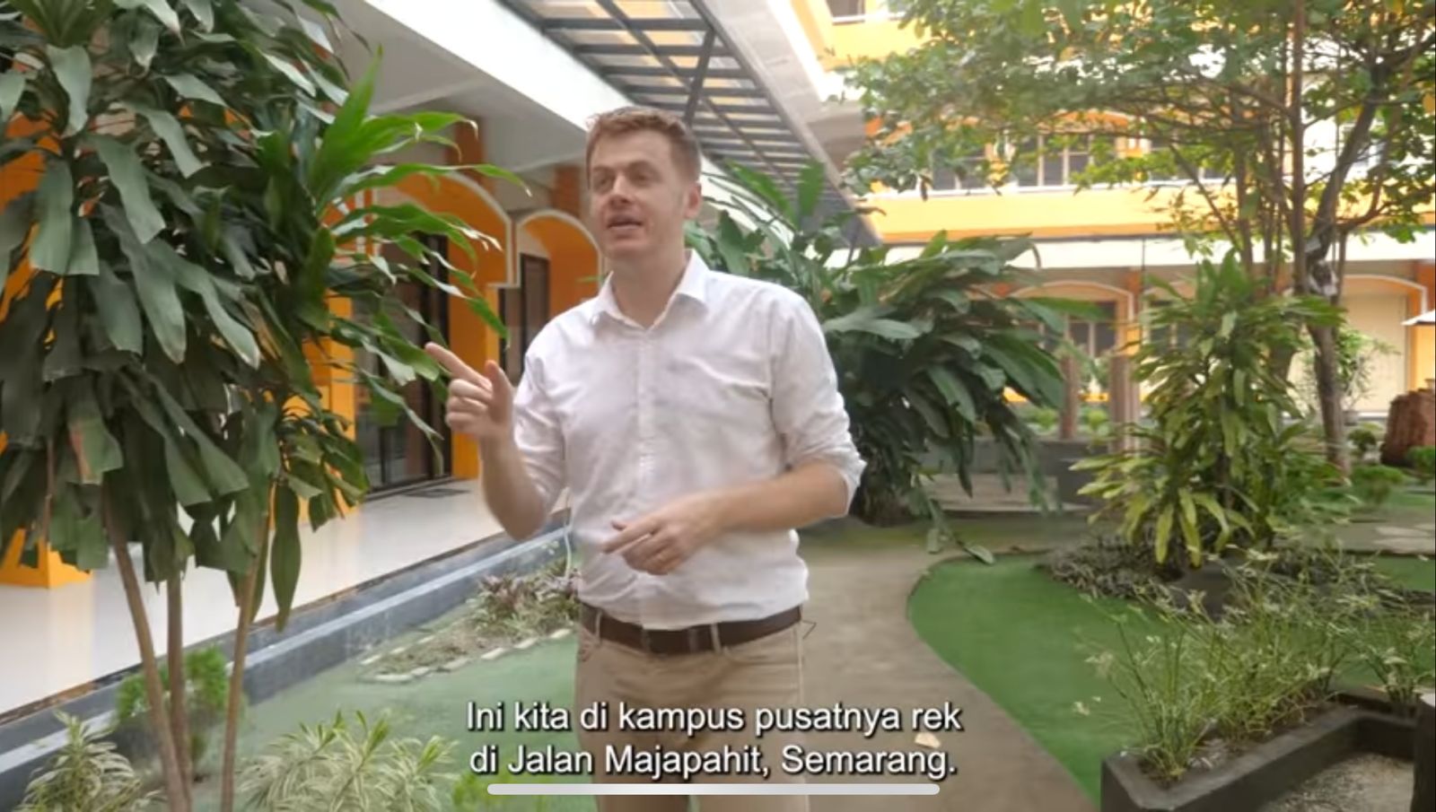 BOS BULE LONDO KAMPUNG SIDAK KAMPUS UNIVERSITAS STEKOM! BIKIN PANIK PEGAWAI
