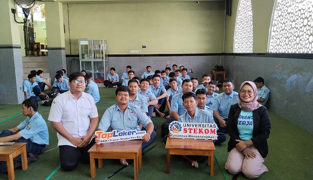 Bimbingan Karir oleh Univeritas STEKOM dan TopLoker.com di SMK Binawiyata Karangmalang Sragen, untuk Siapkan Siswa Hadapi Dunia Kerja