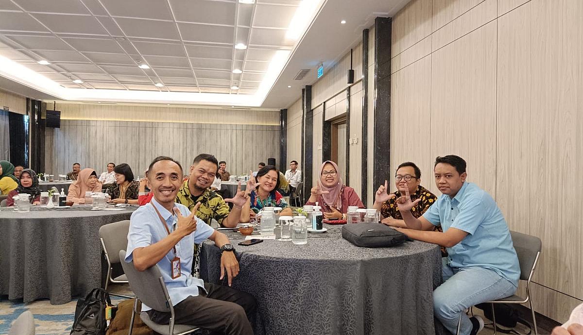 Pustakawan dari Universitas Sains dan Teknologi Komputer Mengikuti Bimtek Pengembangan Perpustakaan Perguruan Tinggi di Surakarta