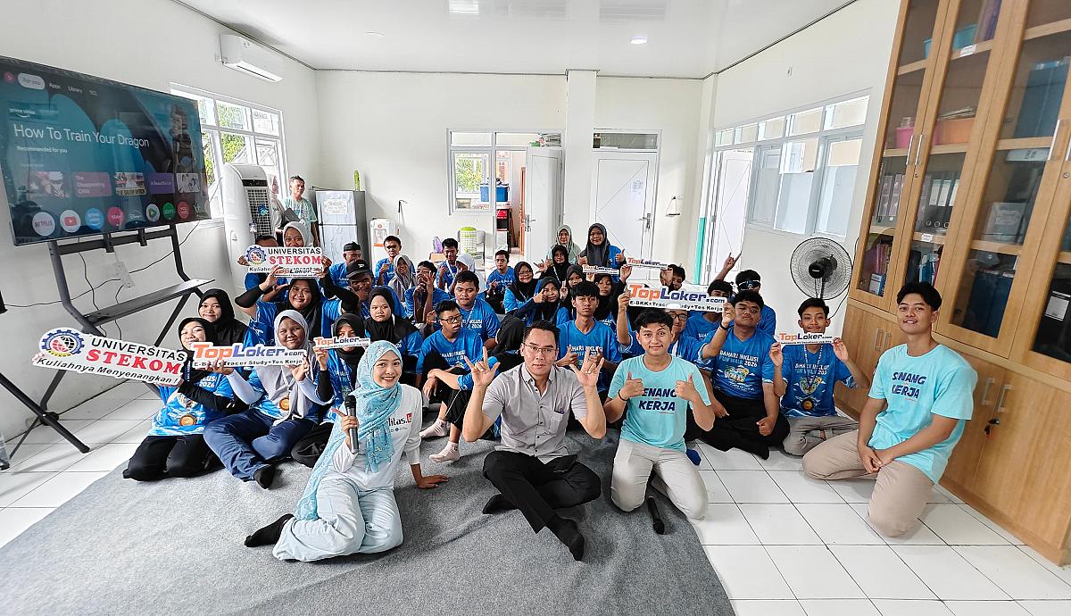 Program Kakak Asuh–Adik Asuh Jadi Langkah Awal Universitas Stekom Siapkan Siswa SLB Negeri Tegal Siap Kerja