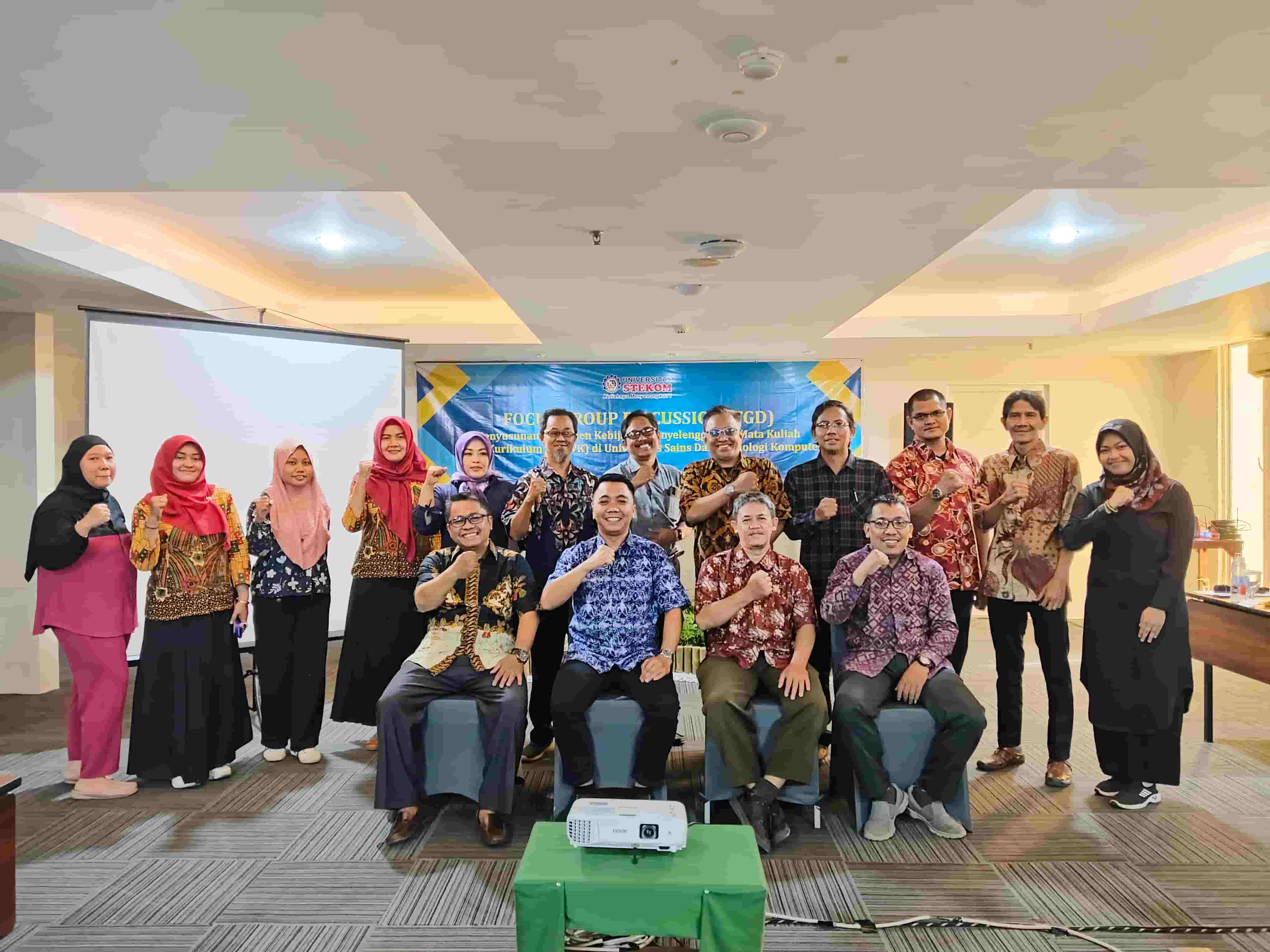 Universitas STEKOM Gelar FGD dan Workshop untuk Tingkatkan Kualitas Mata Kuliah Wajib Kurikulum Berbasis Proyek