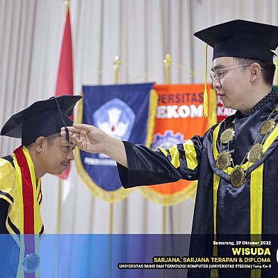 Rektor Universitas STEKOM Mewisuda Gelombang I 1.458 Lulusan Program Strata dan Diploma
