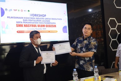 Workshop Industri Universitas STEKOM dengan SMK Nasyrul Ulum Gegesik