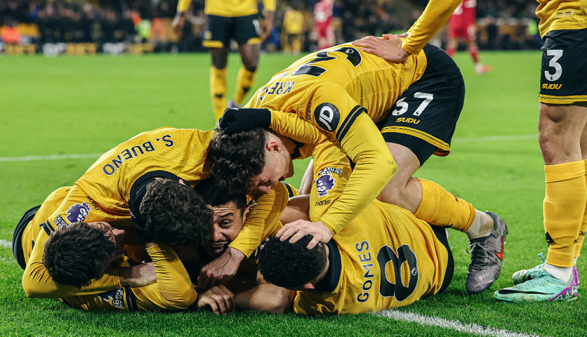 Wolves Kejutkan Liverpool dengan Kemenangan Dramatis 2-1 di Molineux