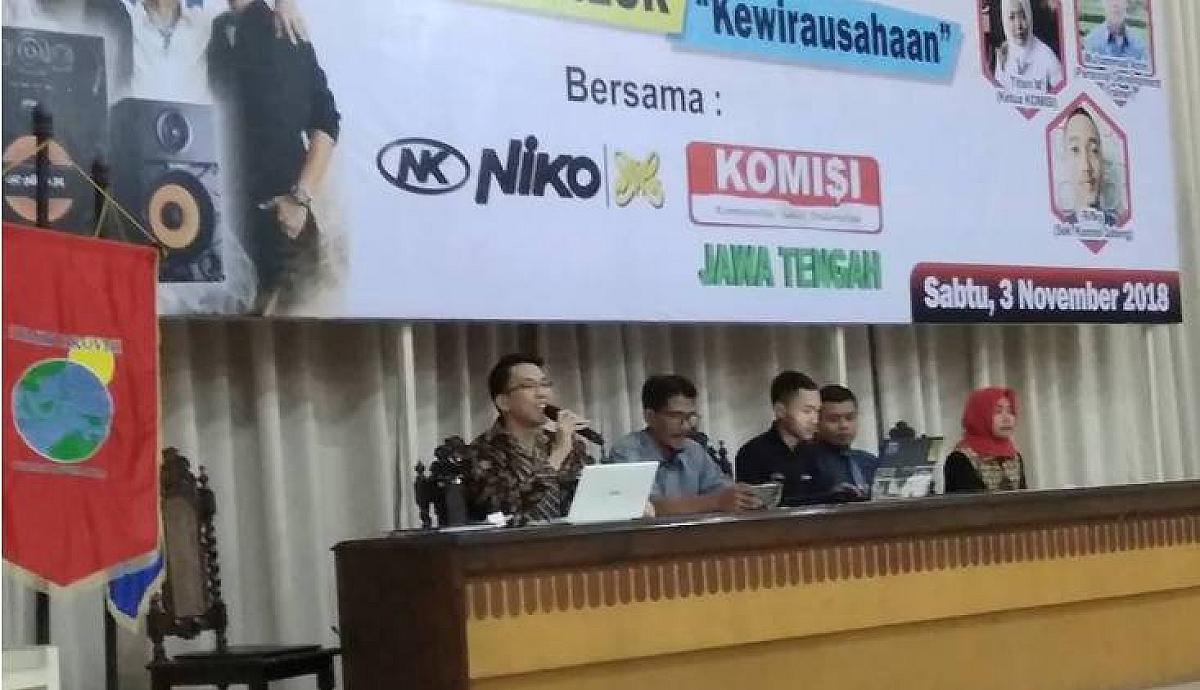 STEKOM Semarang Perkenalkan Dunia Bisnis dan Kewirausahaan pada Mahasiswa