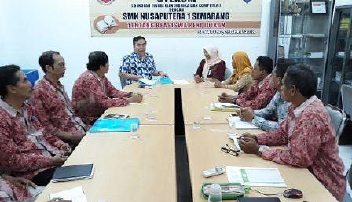Perjanjian Kerjasama STEKOM dengan SMK NUSAPUTERA 1 SEMARANG Tentang Beasiswa Pendidikan