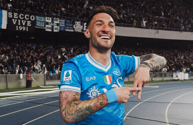Napoli Bungkam Milan, Gol Telat Politano Jaga Asa Scudetto