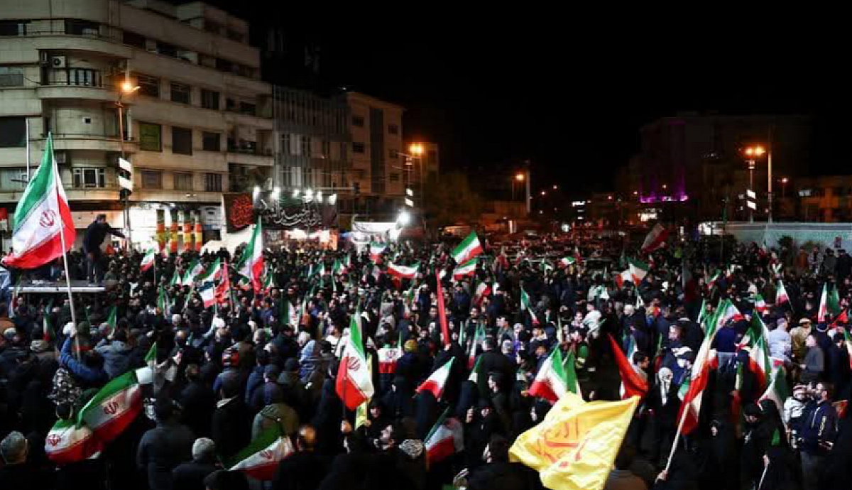 AS dan Iran Sepakati Gencatan Senjata, Warga Teheran Tumpah Ruah Rayakan Perdamaian