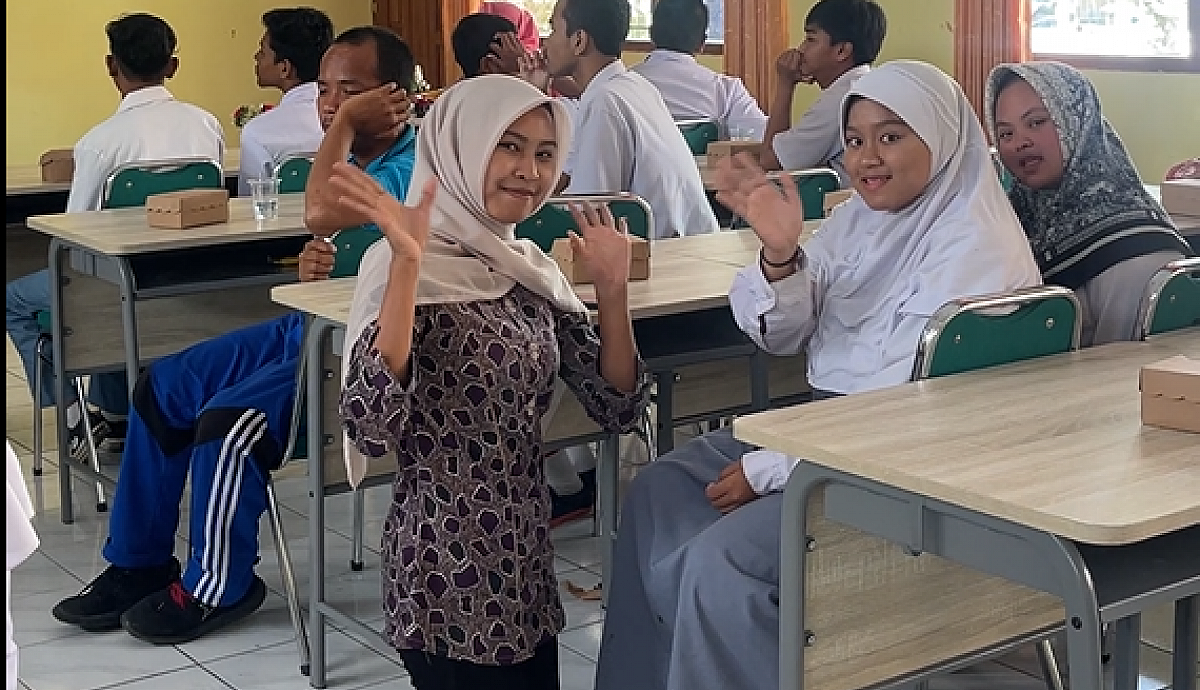 Siswa dari SMKN 1 Purwodadi, Jelita Siti Mudma'innah Ikuti Sosialisasi Strategi Kebekerjaan untuk Siswa Berkebutuhan Khusus di SLB Grobogan Bersama Universitas STEKOM