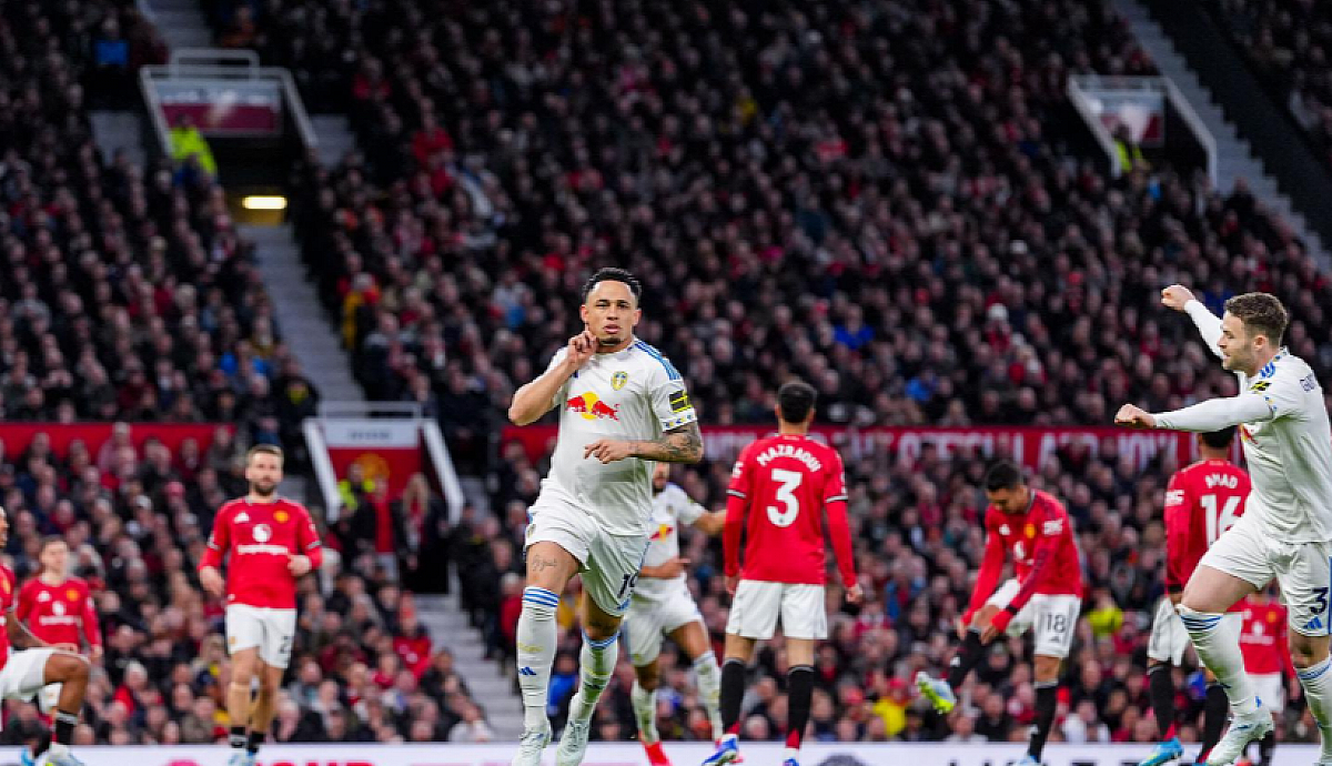 Leeds United Bungkam Manchester United 2-1 di Old Trafford, Laga Panas Diwarnai Kartu Merah