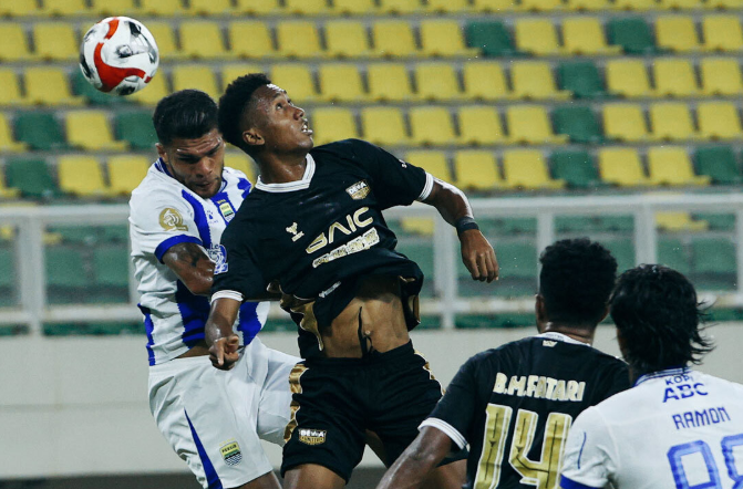 Persib Bandung Tahan Imbang Dewa United 2-2 dalam Laga Penuh Drama di Banten