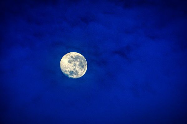 Fenomena Langit Mei 2026 Hadirkan Blue Moon hingga Hujan Meteor Menarik