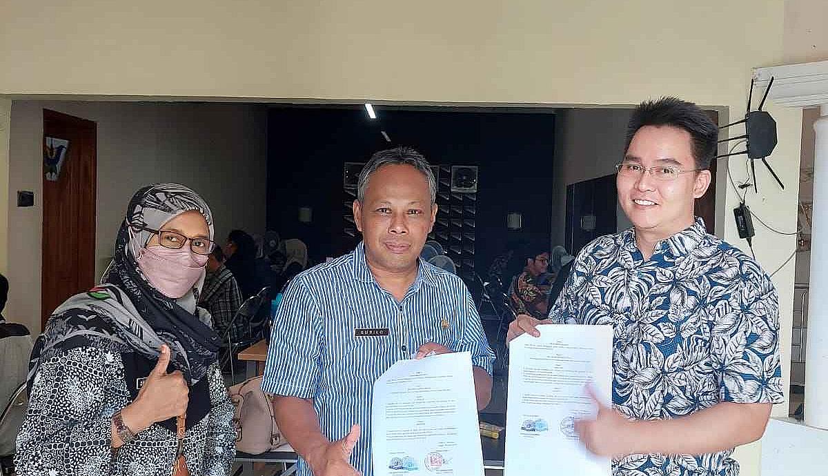 Penandatanganan MOU Kerjasama PT Bisnis Digital  dan SMKN 1 PEMALANG
