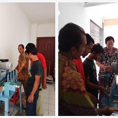 STEKOM Bantu Mesin Bor Multiholes Otomatis Pada Pengrajin Sangkar Burung