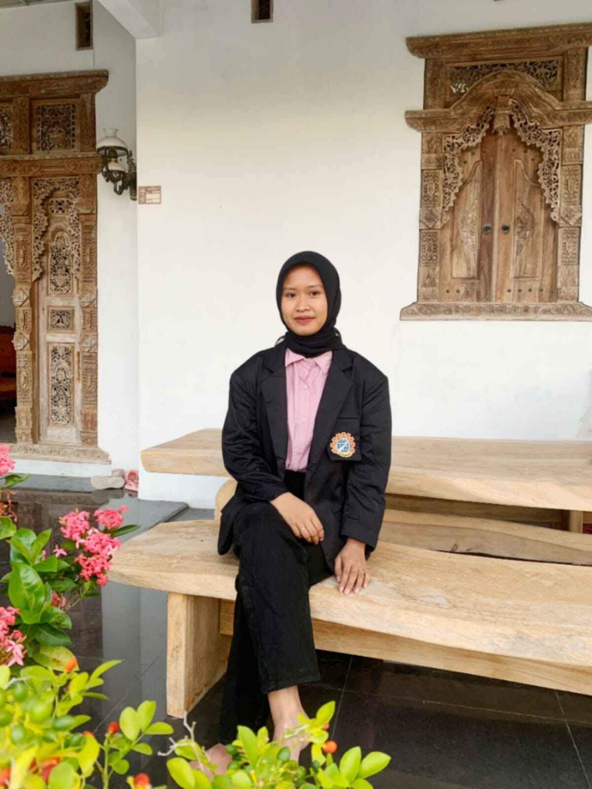 “Mewujudkan Sarjana dengan Kerja Keras”