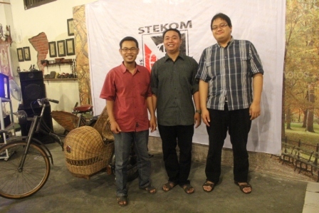 STEKOM Pameran Fotografi di Retro Cafe Semarang