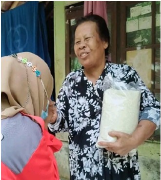Dalam Rangka Dies Natalis Universitas Stekom : Mahasiswa melakukan kegiatan sosial “Amal Bakti”