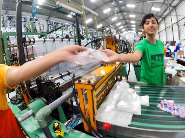 Wujud Terlaksananya Progam MBKM, Mahasiswa Universitas STEKOM Ikut Serta Dalam Program Magang Di Perusahaan Plastik Sumber Agung