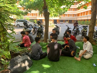 Kedekatan Rektor STEKOM dengan Mahasiswa Memberikan Bimbingan Hingga Makan Bersama
