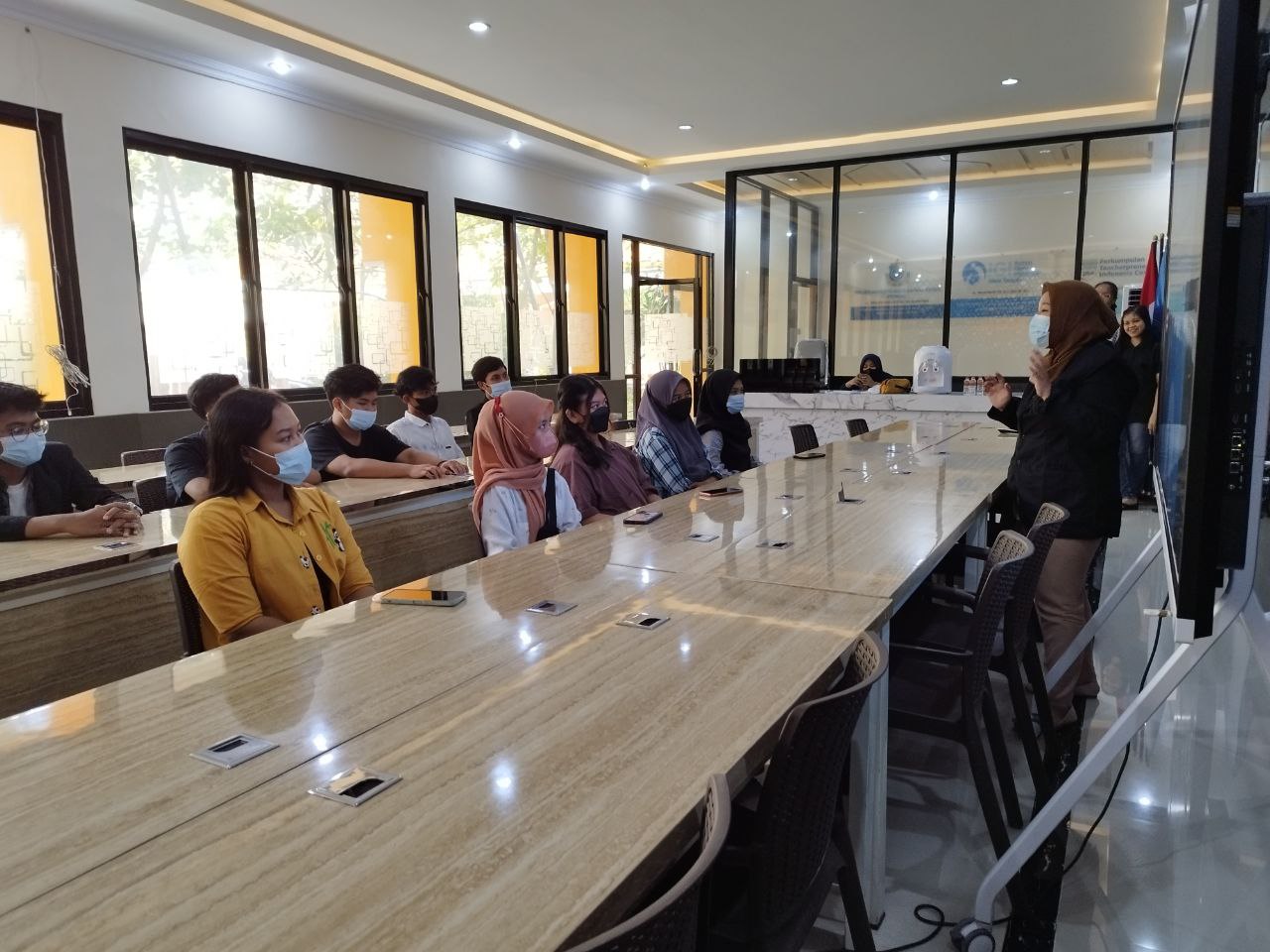 Klinik Layanan Kesehatan Universitas STEKOM Gelar Webinar Menjaga Kesehatan Mata di Kehidupan Sehari-hari