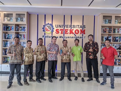 LAB AEO (Amazon Electrindo Otomotif) Kendaraan Listrik Universitas STEKOM Menerima Kunjungan SMK ISLAMIC QON 