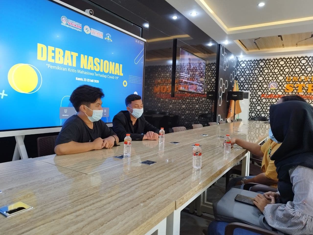Mahasiswa Prodi Sistem Informasi Fakultas Studi Akademik Universitas Stekom Gelar Kompetisi Debat